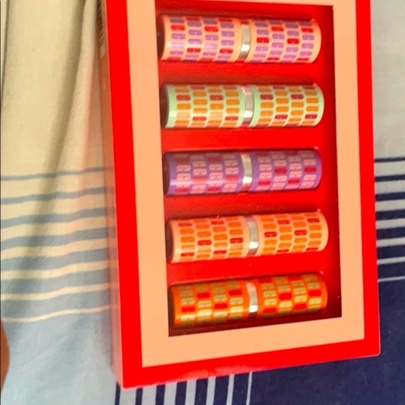 CLINIQUE ~ CLINIQUE KISSES 5 PC SET ~ BOXED NWT - Picture 3 of 6